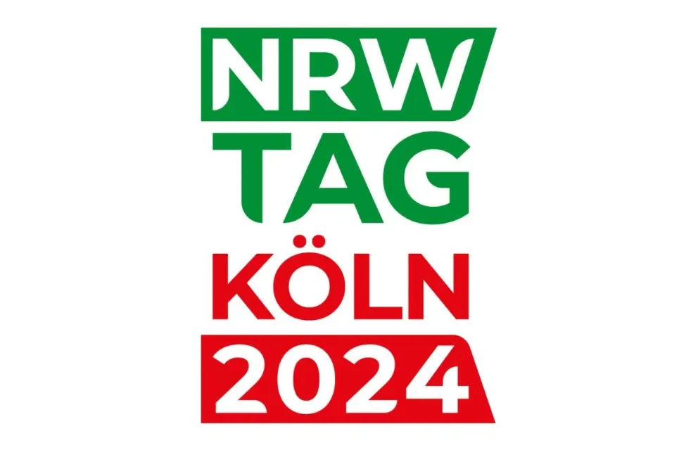 Schriftzug NRW Tag Köln 2024 in den NRW-Landesfarben grün und rot.