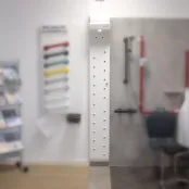 Foto der Ausstellung, der Körperfön ist hervorgehoben.