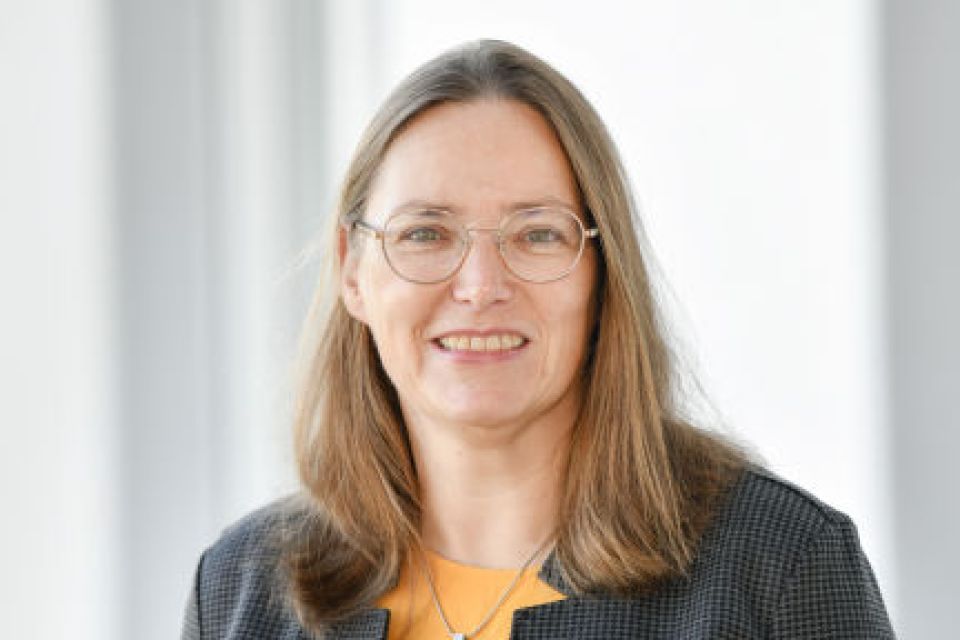 Portraitfoto: Dr. Birgit Scheer